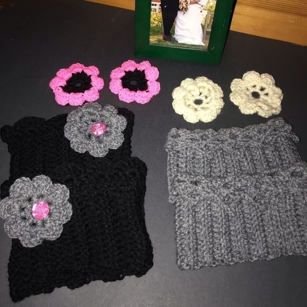 đ Handmade Crocheted Boot Cuffs - Picture 2 of 8